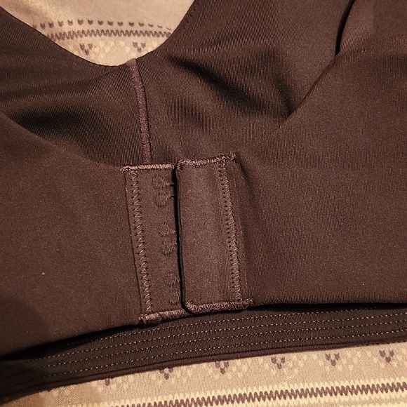 Fabletics Black Seamless Sports Bralette with Small Logo - Picture 4 of 4